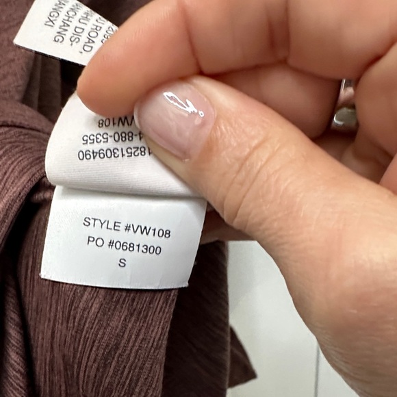 Vuori razor back tank Maroon size S - Picture 3 of 4